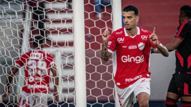 Bruno Xavier decide, Vila Nova derrota o Atlético e encerra sequência de derrotas na Segundona