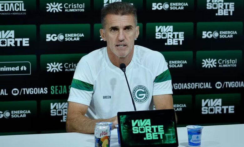 Mancini destaca eficiência e valoriza estreias no time do Goiás contra o Athletico-PR
