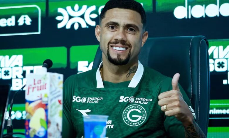 Wellington Rato é apresentado no Goiás