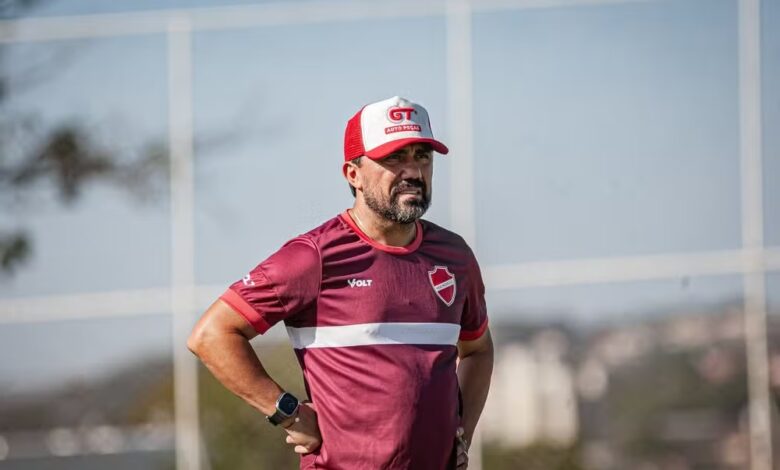 Luizinho Lopes diz que episódio com Guilherme Parede é página virada e prega foco no Avaí