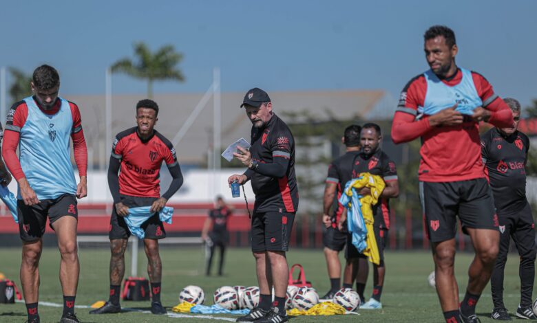 Com seis mudanças, Fábio Matias define provável Atlético-GO para encarar o Criciúma