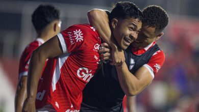 Vila Nova brilha em casa, supera CRB em crise e entra no G4 da Série B