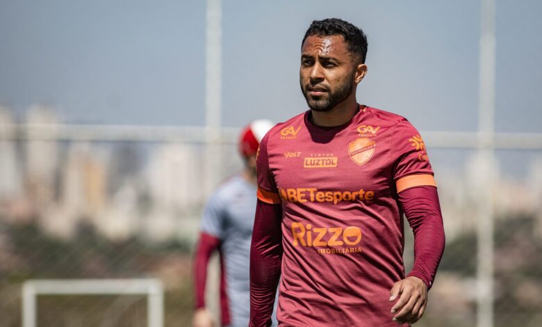 Gabriel Silva deixa o Vila Nova e acerta com o Guarani para disputar a Série C