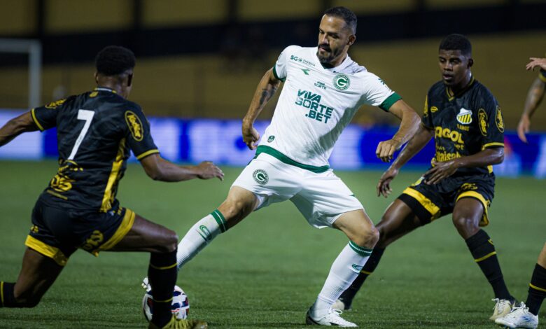 Goiás vê goleiro brilhar, perde para o Novorizontino, mas segue líder da Série B