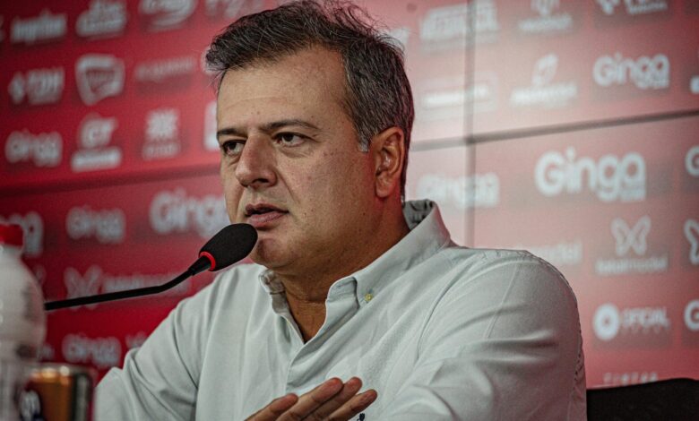 Vice-presidente do Vila reprova reclamações de Guilherme Parede após jogo: 'Não concordamos'