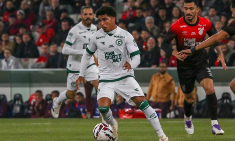 Goiás vence o Athletico-PR fora de casa e segue na cola da liderança da Série B