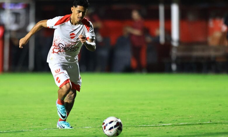 Em boa fase no Vila Nova, Dodô destaca sequência e confiança do treinador