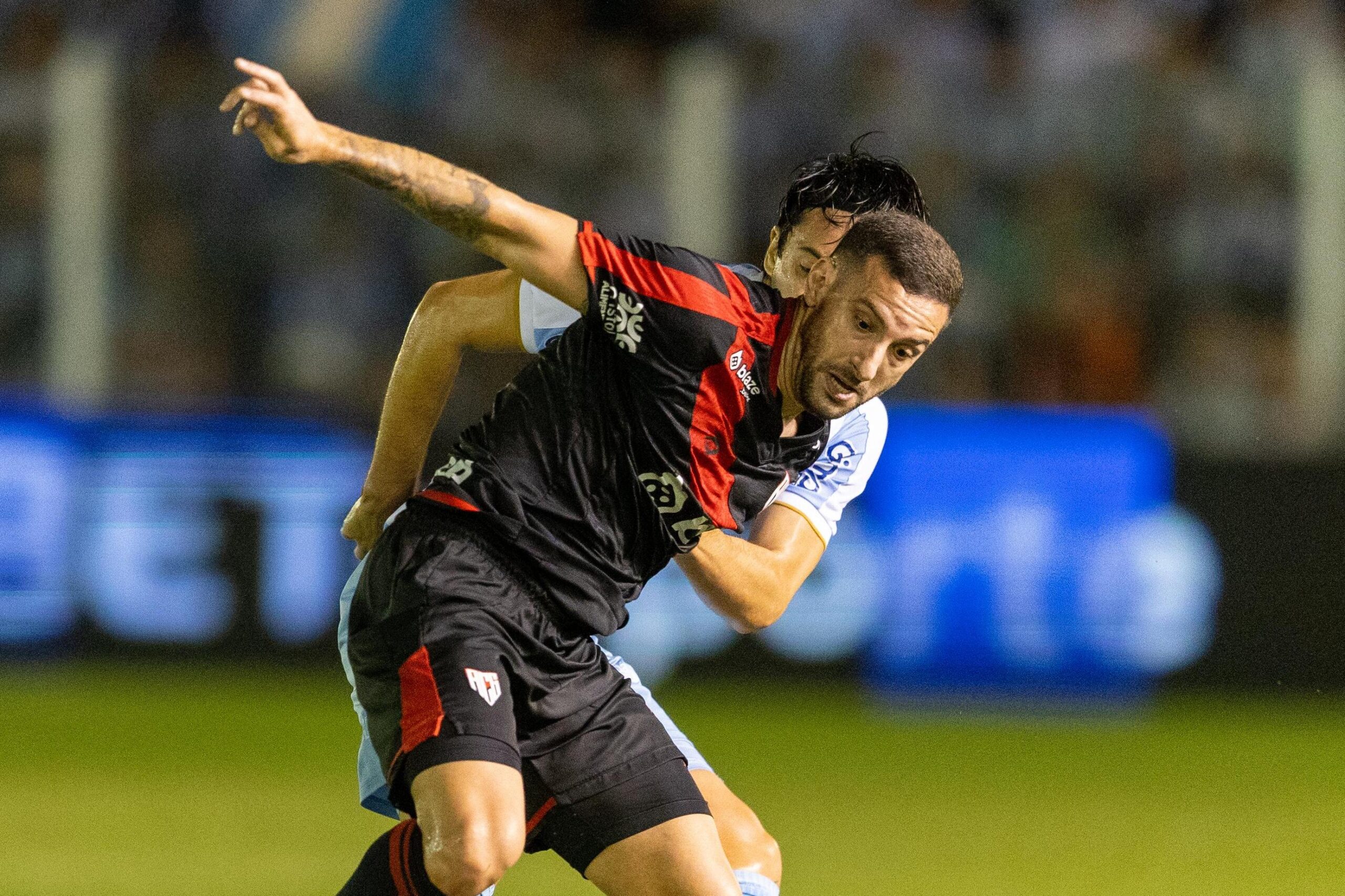 Atlético-GO fica duas vezes à frente do placar, mas empata com o Paysandu