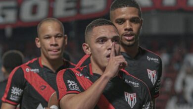 Atlético-GO vira sobre o CRB e se recupera na Série B do Brasileiro
