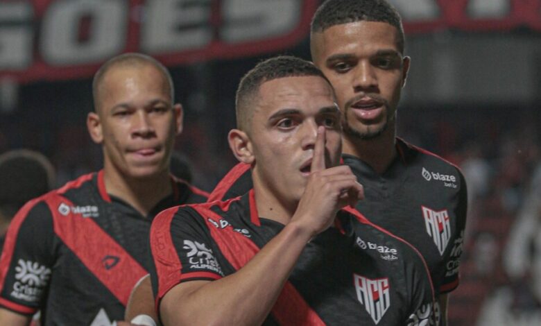 Atlético-GO vira sobre o CRB e se recupera na Série B do Brasileiro