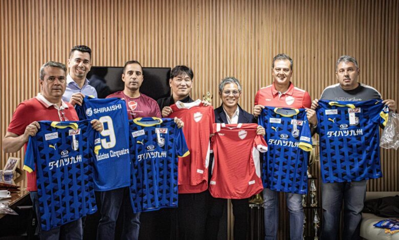Vila Nova mira mercado asiático e firma parceria com clube do Japão
