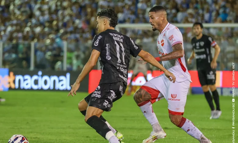 João Vieira marca contra o ex-clube e garante vitória do Vila Nova na estreia de Turra