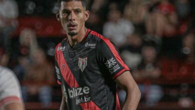 Botafogo faz proposta para ter Alix Vinícius, zagueiro do Atlético-GO, em definitivo