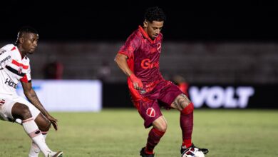 Em noite ruim, Vila Nova tem zagueiro expulso e perde para o Botafogo-SP em Ribeirão Preto