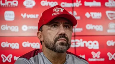 Diretoria do Vila Nova FC deve confirmar a saída do técnico Luizinho Lopes.