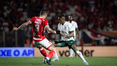 Com festa da torcida, Vila Nova vence o rival Goiás e embala na Série B