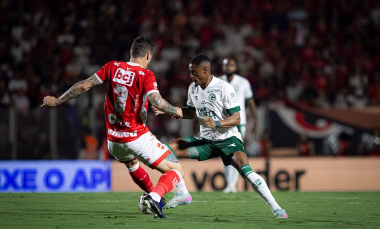 Com festa da torcida, Vila Nova vence o rival Goiás e embala na Série B