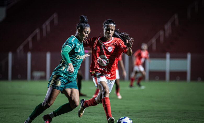 Com uma a mais, Vila Nova vence o Atlético-PI e sai em vantagem na final da Série A3
