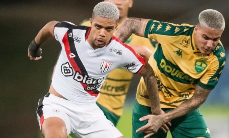 Dourado vacila no fim e desperdiça chance de se aproximar do G4 da Série B